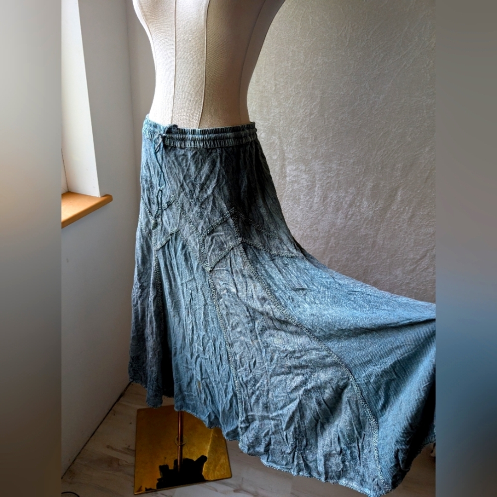 🌎Flowers VTG Thick Rayon Embroidered Maxi Skirt Has Stain Fade Dye